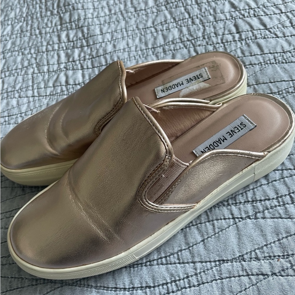 Rose Gold Glenda Steve Madden flat Sneakers Size 8.5